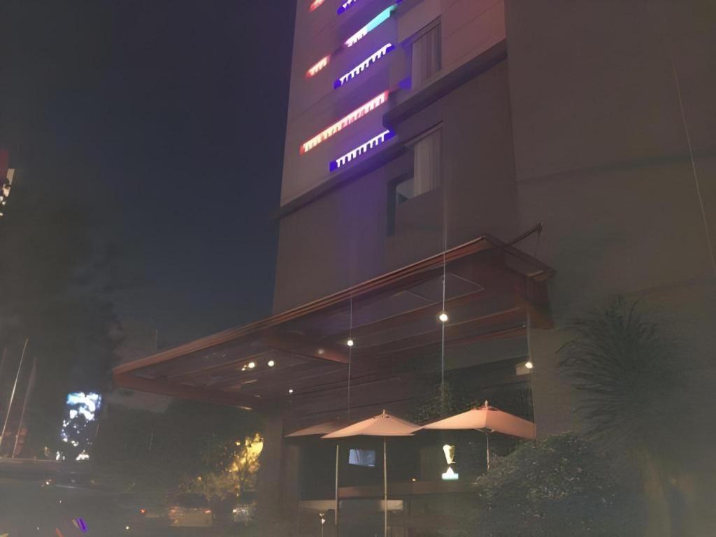 G Suites Hotel By Amithya Сурабая Экстерьер фото